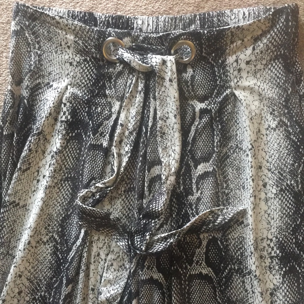 Goddess snakeskin jet black combo pants - Picture 13 of 13